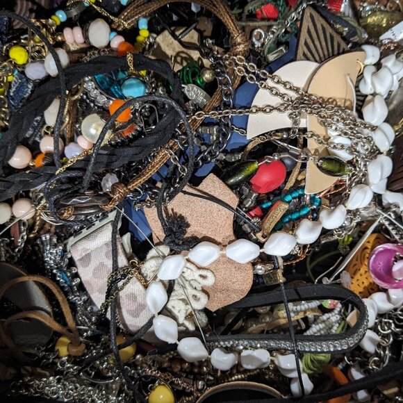 4lb Craft Jewelry Lot Mystery Box Harvest Repurpose Repair Upcycle Mixed Bulk - Picture 4 of 4